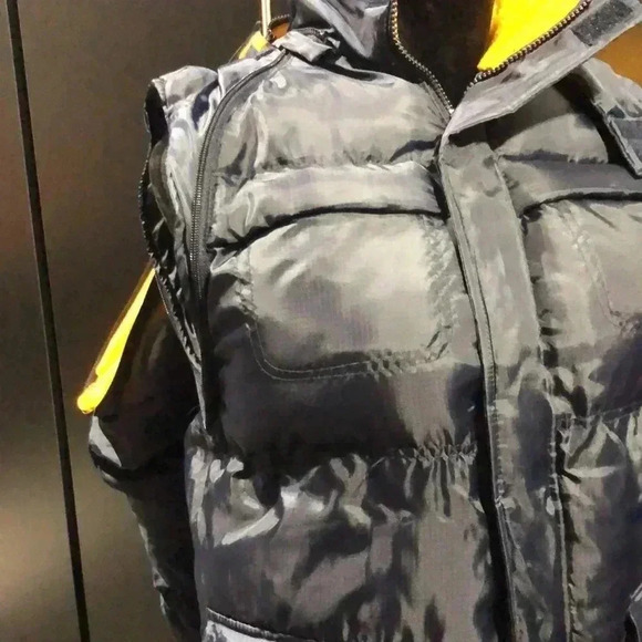 Arizona Convertible Fleece Lined, removable hood,pockets,snow coat/vest - Picture 8 of 15